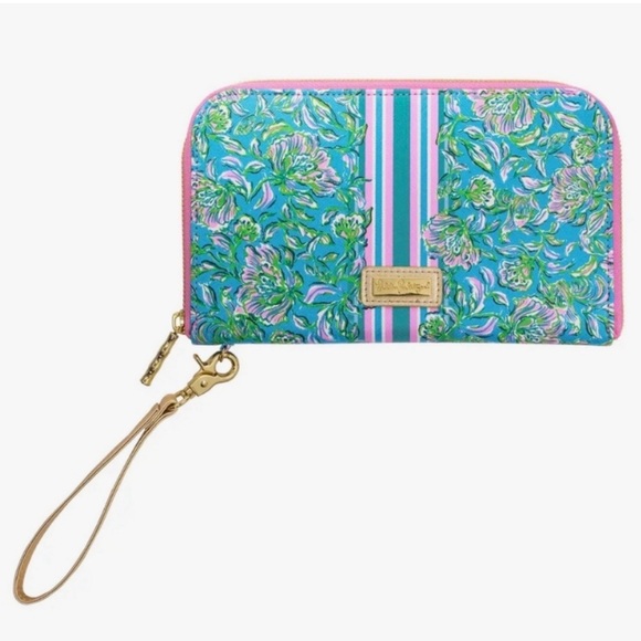 Lilly Pulitzer Accessories - Lilly Pulitzer Tropical Travel Passport Wallet
Wristlet Chick Magnet Zip Up